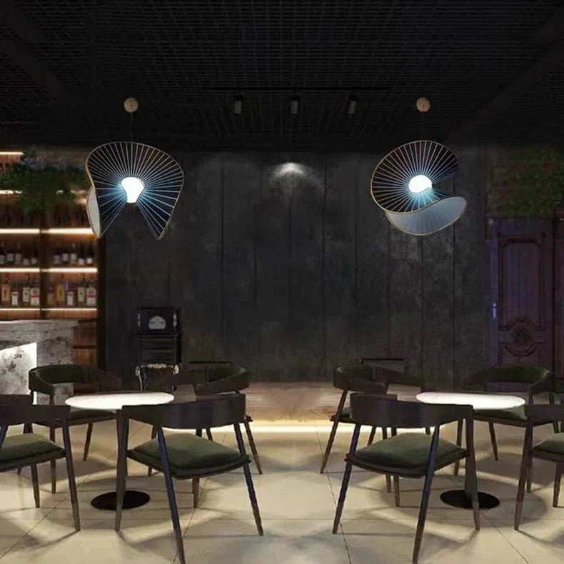 Luminaire Art Déco Élégant en Noir et Or IL527364-ILLUMEEN.COM