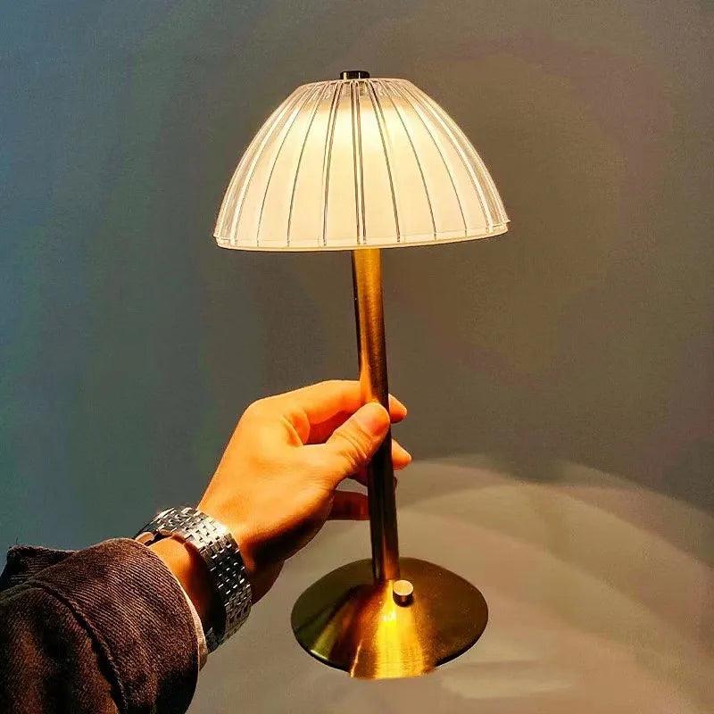Luminaire Chic : Lampe de Table Rétro Élégante avec Capteur Tactile et Éclairage LED IL482739-ILLUMEEN.COM