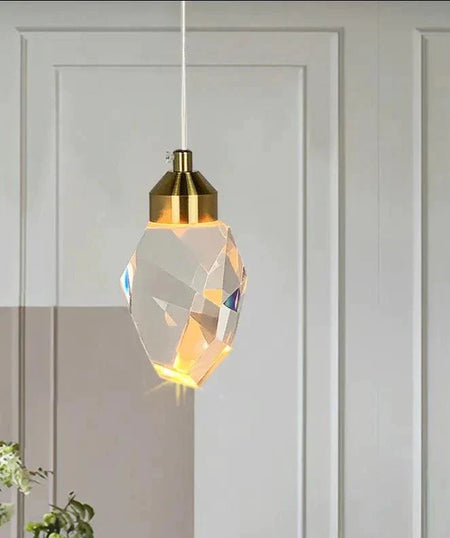 Luminaire Élégant en Cristal Taillé et Laiton Doré IL582749-ILLUMEEN.COM