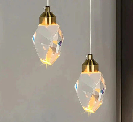 Luminaire Élégant en Cristal Taillé et Laiton Doré IL582749-ILLUMEEN.COM