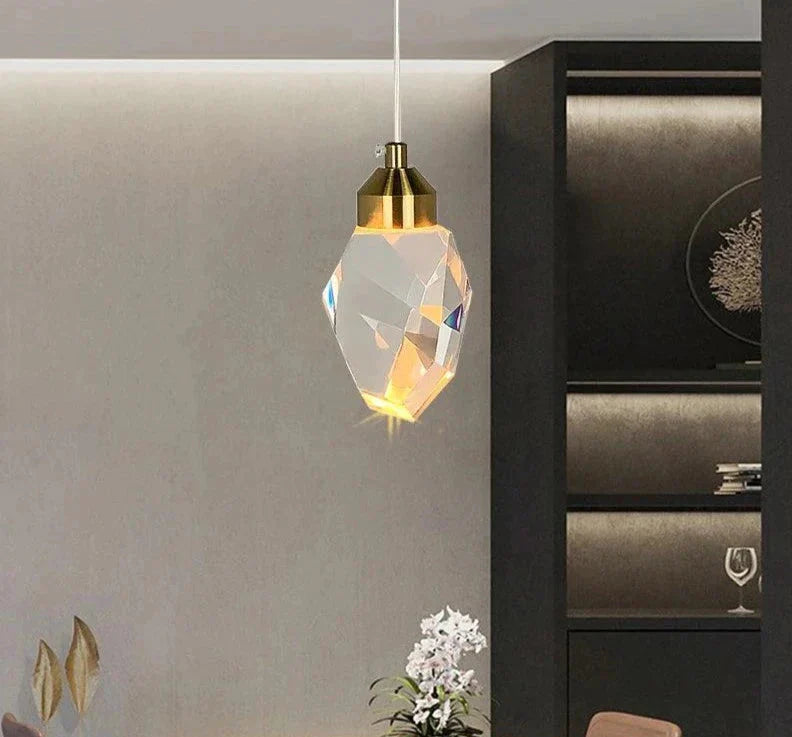 Luminaire Élégant en Cristal Taillé et Laiton Doré IL582749-ILLUMEEN.COM