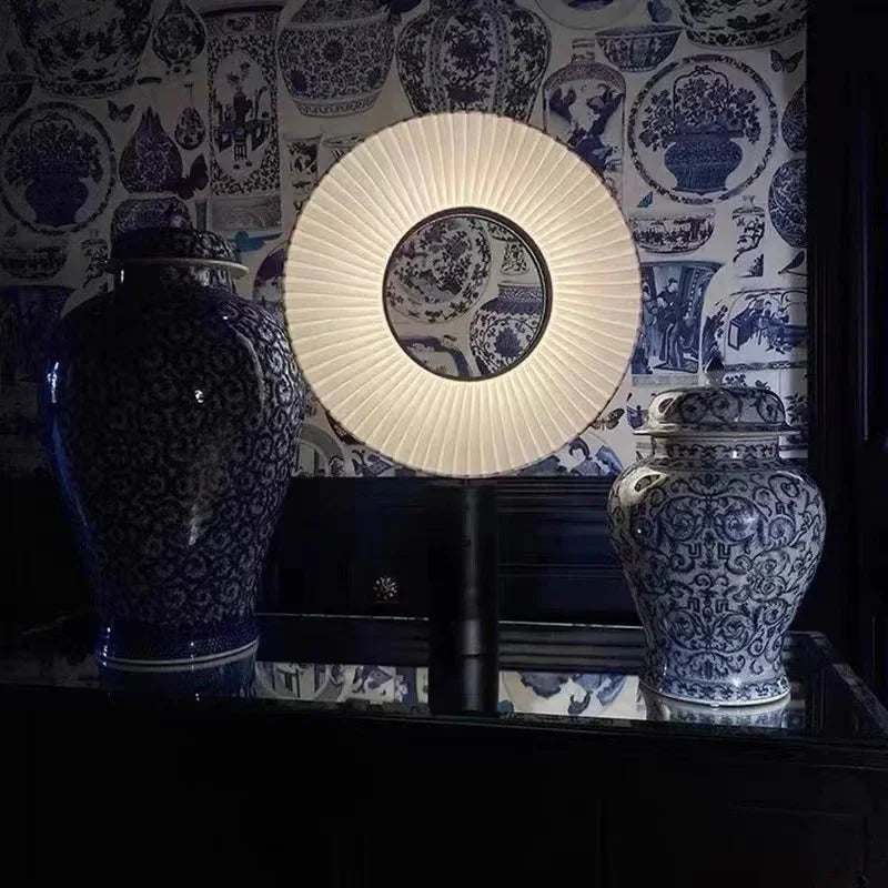 Luminaire Élégant en Fer et Tissu IL582913 - Lampe de Bureau LED Design Moderne-ILLUMEEN.COM