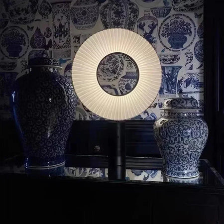 Luminaire Élégant en Fer et Tissu IL582913 - Lampe de Bureau LED Design Moderne-ILLUMEEN.COM