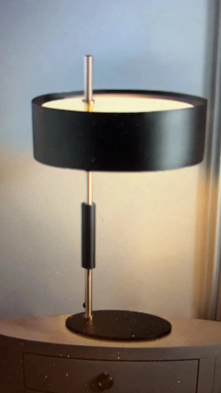 Luminaire Élégant en Fer Noir IL582763-ILLUMEEN.COM