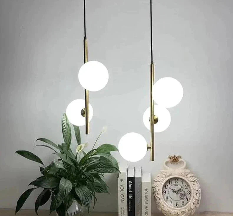 Luminaire Élégant en Laiton et Verre Opaline IL527104-ILLUMEEN.COM