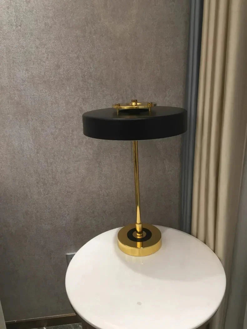 Luminaire Élégant en Métal et Verre IL582749-ILLUMEEN.COM