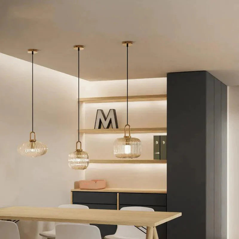 Luminaire Élégant en Verre Strié Doré IL583274-ILLUMEEN.COM