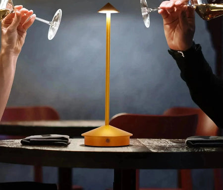 Luminaire Élégant: Lampe de Table Moderne à Éclairage Sans Fil et Ajustable IL593827-ILLUMEEN.COM