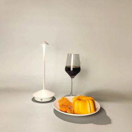Luminaire Élégant: Lampe de Table Moderne à Éclairage Sans Fil et Ajustable IL593827-ILLUMEEN.COM