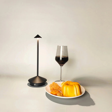 Luminaire Élégant: Lampe de Table Moderne à Éclairage Sans Fil et Ajustable IL593827-ILLUMEEN.COM