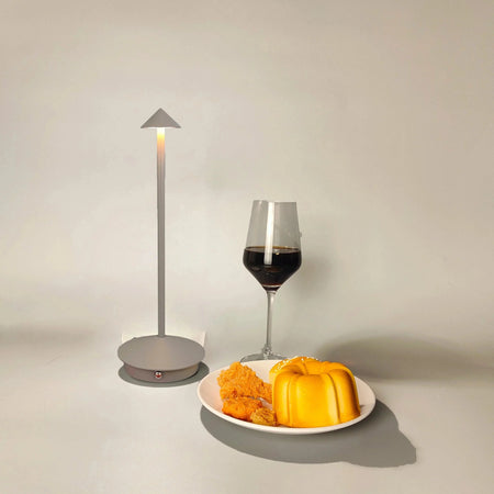 Luminaire Élégant: Lampe de Table Moderne à Éclairage Sans Fil et Ajustable IL593827-ILLUMEEN.COM