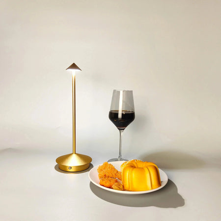 Luminaire Élégant: Lampe de Table Moderne à Éclairage Sans Fil et Ajustable IL593827-ILLUMEEN.COM
