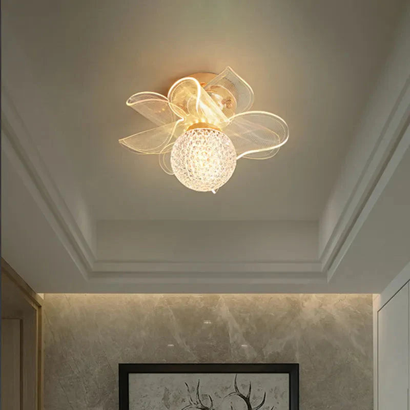 Plafonnier Design : Luminaire en Fleur de Verre et Métal Doré IL852469-ILLUMEEN.COM