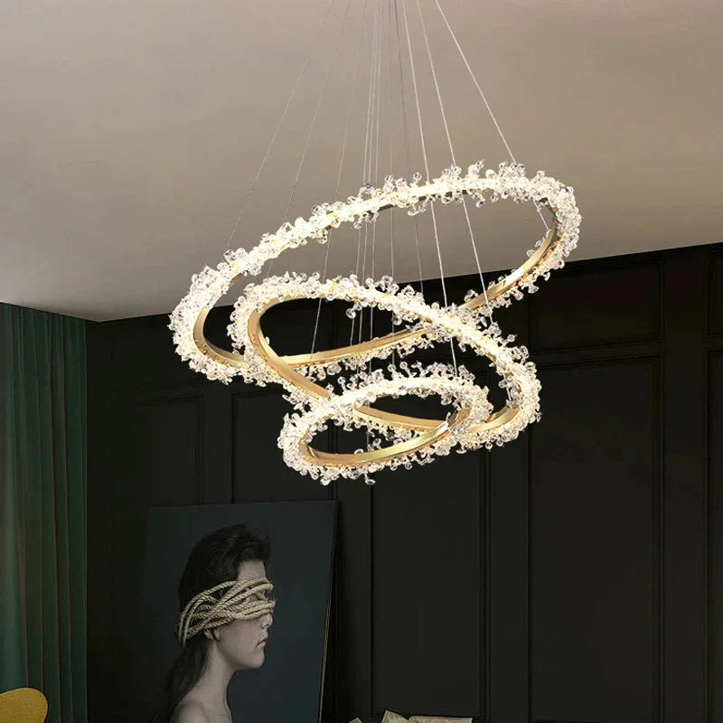 Suspendu Design : Multiples Anneaux Lumineux en Laiton et Cristal-ILLUMEEN.COM